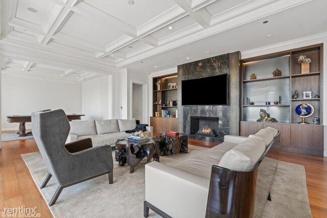 Building Photo - 11 E Walton St