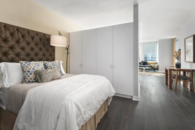 Building Photo - 3 W Randolph St