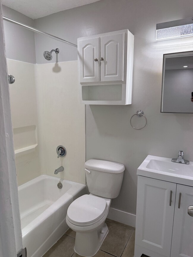 Building Photo - 1331 Holly Heights Dr