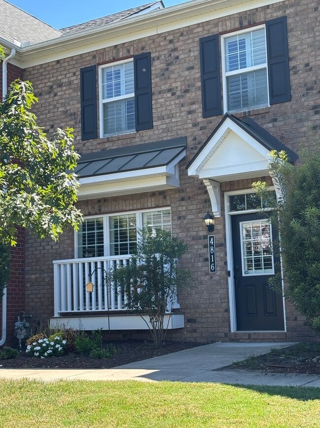 Building Photo - 4816 Village Walk