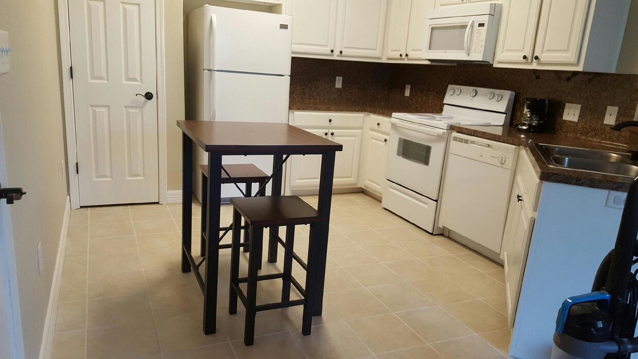 247 Tenney St Unit D, Bridge City, TX 77611 Room for Rent in Bridge