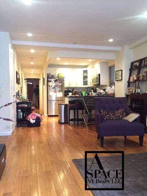 Foto del edificio - 137 E 13th St
