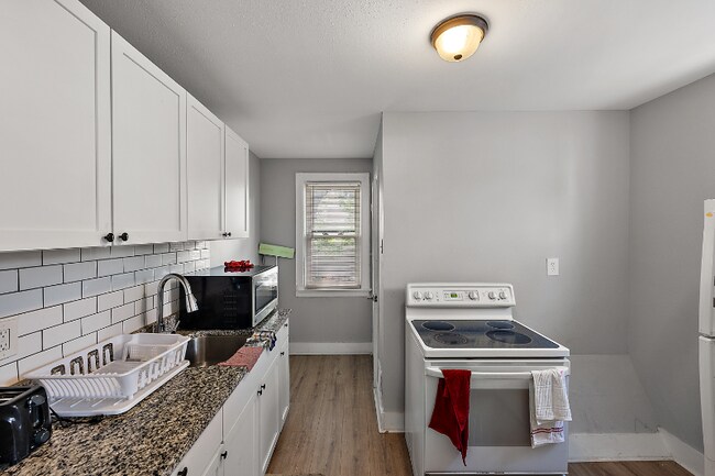 Foto del edificio - 15716 Cherrylawn St