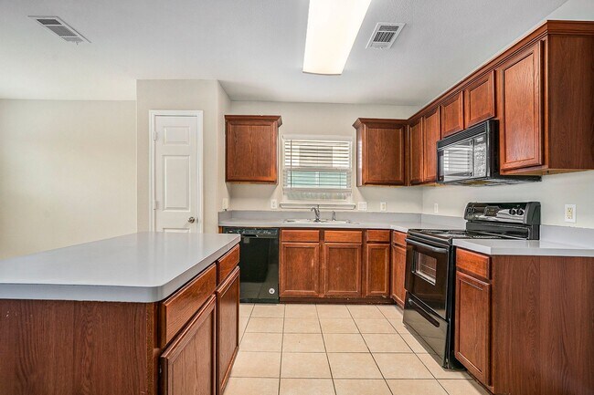 Building Photo - Location, location, location! Gem situated...