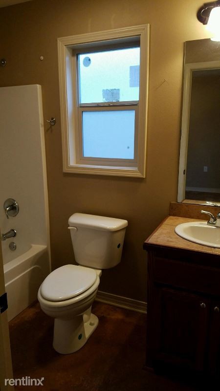 Building Photo - 2 br, 2 bath Apartment - 123 Lakeside Drive