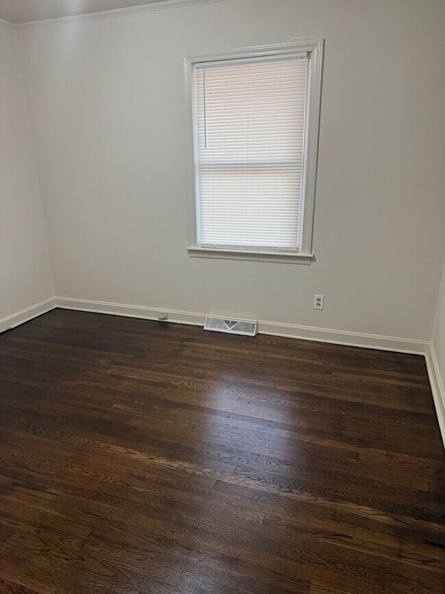 Foto del edificio - 3 bedroom 1 bathroom house