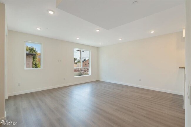 Building Photo - 3 br, 2.5 bath Townhome - 14228 Delano St ...