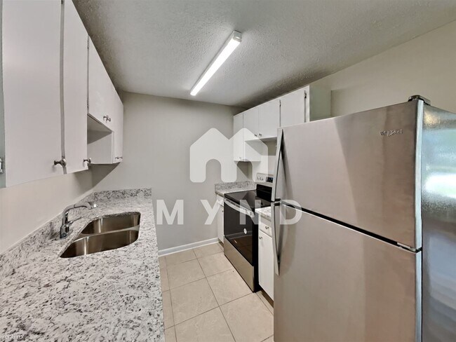 Foto del edificio - 2 br, 2 bath House - 7406 S Mascotte St