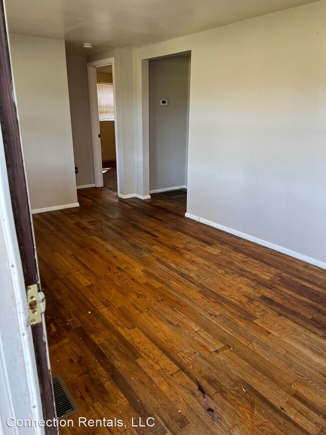 Building Photo - 3 br, 1 bath House - 309 Varnell Cedar St