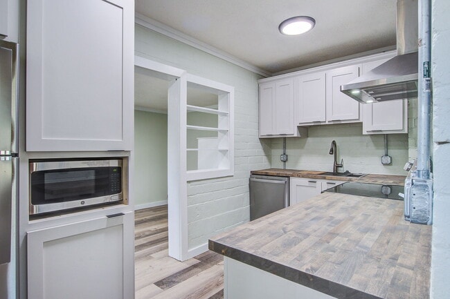 Building Photo - 118 Klein St