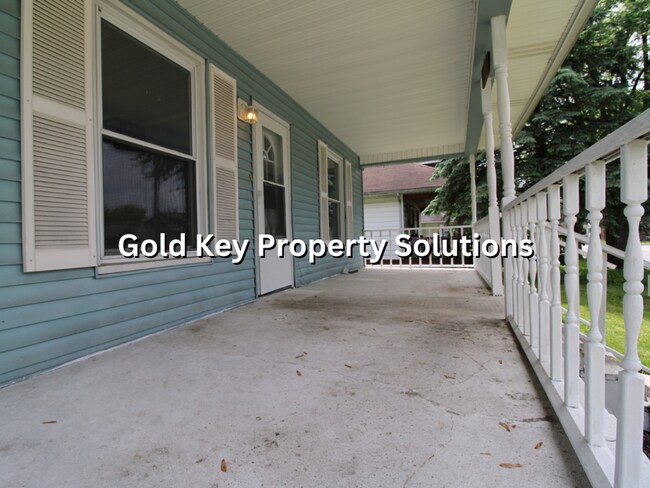 Building Photo - Spacious 2 BR 1 BA House with Central Air ...