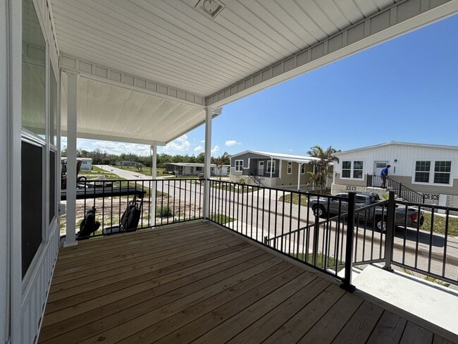 Foto del edificio - 5646 Blue Harbor Dr