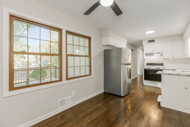 Foto del edificio - 9859 Connell Dr