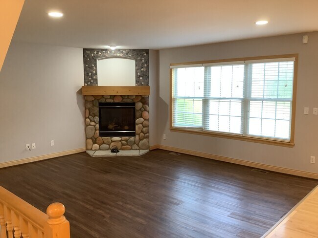 Building Photo - 1556 Pine Cone Trail
