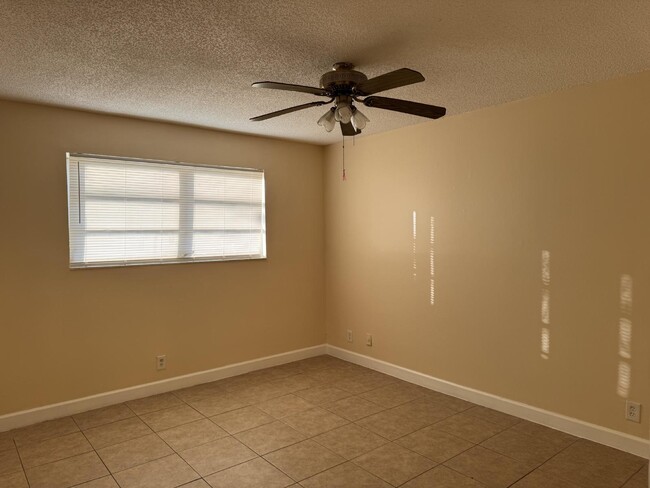 Building Photo - 5220 SW 43 TERRACE # 1-2 DANIA BEACH, 33314