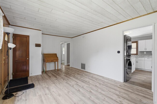 Building Photo - 15 Forshee St