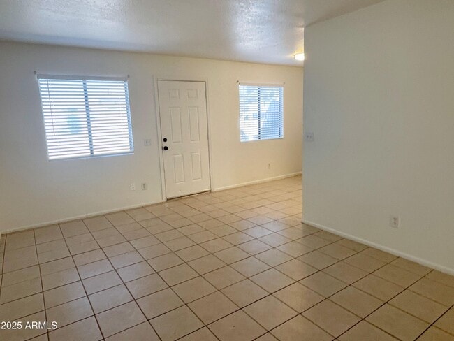 Building Photo - 2061 S Apache Dr