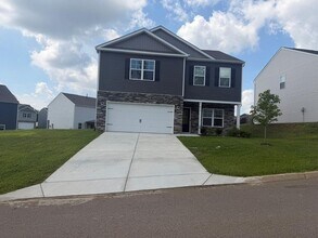 Building Photo - 915 Utopia Ln