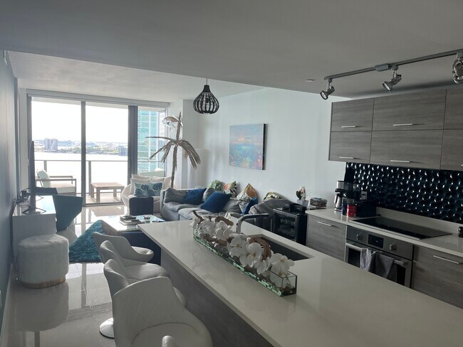 Best spot in Miami - 650 NE 32nd St