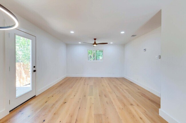 Foto del edificio - 1813 Magnolia Dr