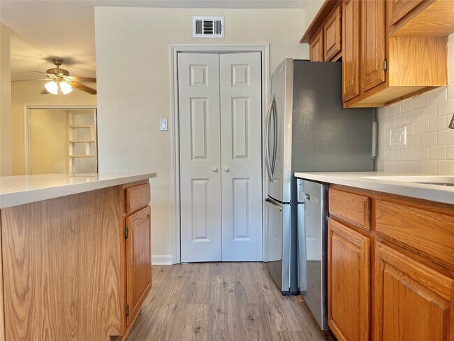 Building Photo - 1311 Antoine Dr