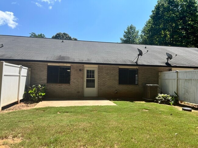 Foto del edificio - 3985 Hidden Hollow Dr