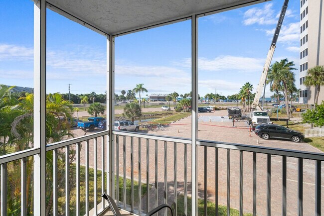 Foto del edificio - 5700 Bonita Beach Rd SW