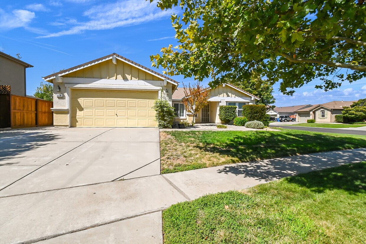 4494 Sundari Ave, Olivehurst, CA 95961 House for Rent in Olivehurst, CA
