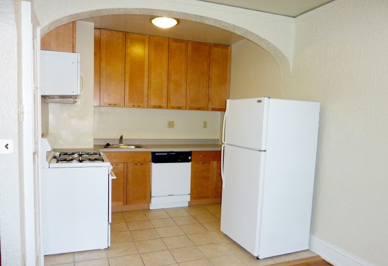 Interior Photo - 6408-6416 Oakland Ave