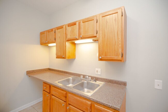 Building Photo - 439 E Oakwood Blvd