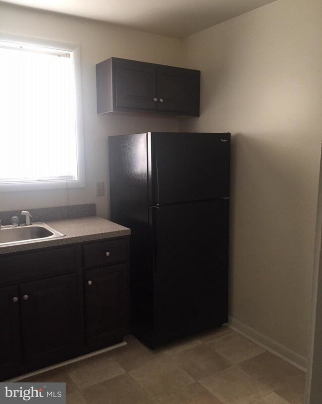 Building Photo - 909 Cooks Ln