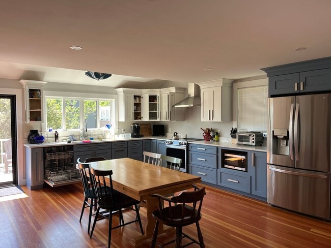 42-44 Beach Street - 42-44 Beach Street Apartment
