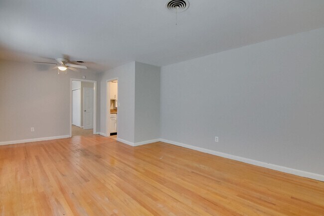 Foto del edificio - 2710 Glenn Hills Dr