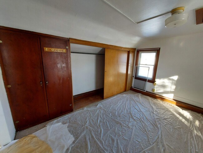 Building Photo - 808 E Holum St