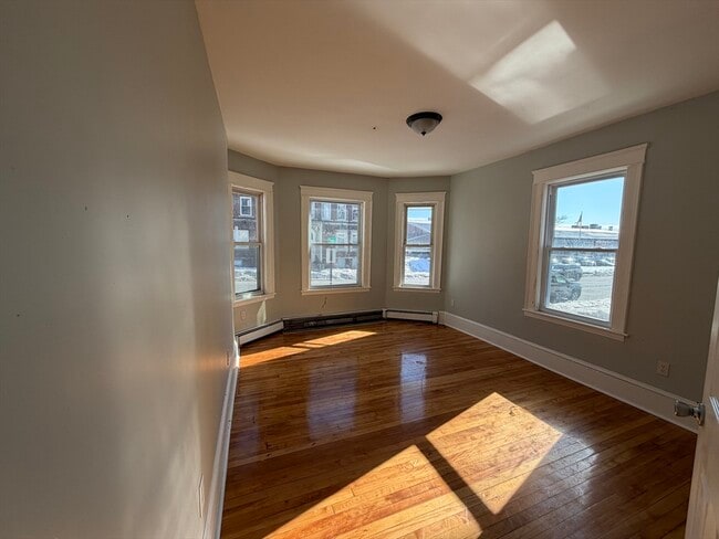 Building Photo - 1038 Main St