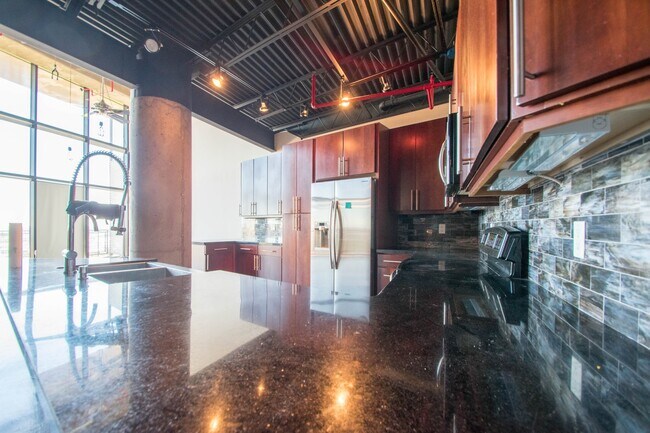 Foto del edificio - 2 Bed 2 Bath Modern Condo in Uptown Dallas!