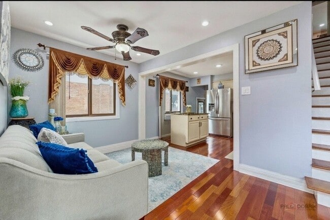 Foto del edificio - 7630 N Oleander Ave