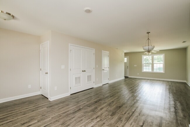 Foto del edificio - 134 Rowan Street S, Granite Quarry, NC