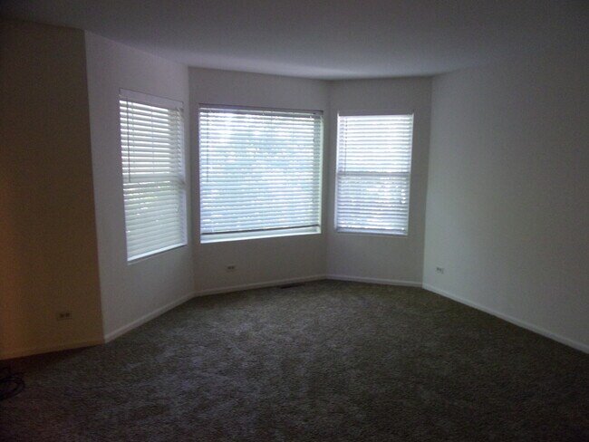 Building Photo - 329 W Whispering Oaks Ln