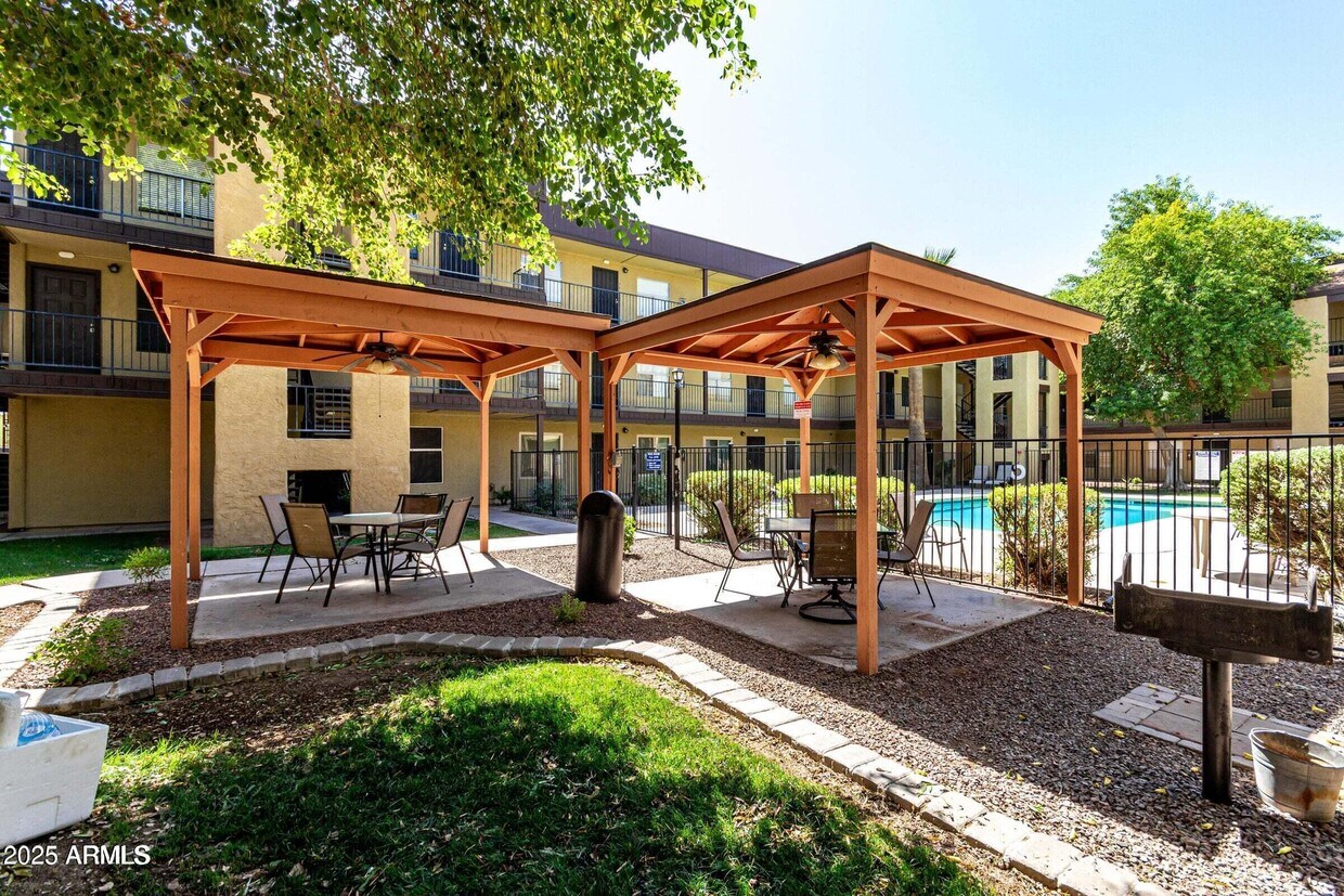Foto principal - 461 W Holmes Ave