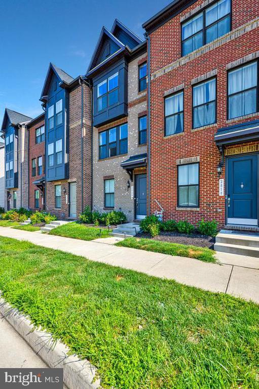 Building Photo - 2820 Dart Dr