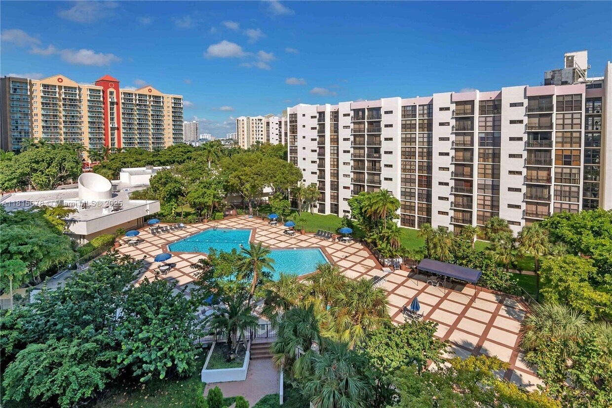 Foto principal - 17021 N Bay Rd