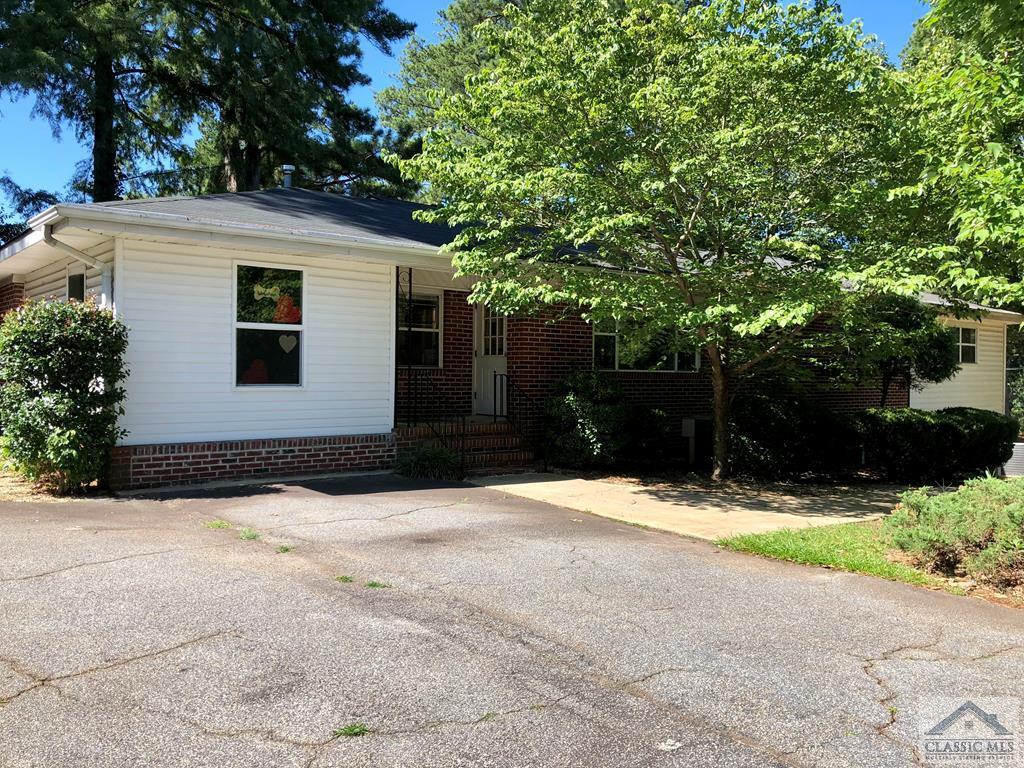 Foto principal - 1684 S Barnett Shoals Rd