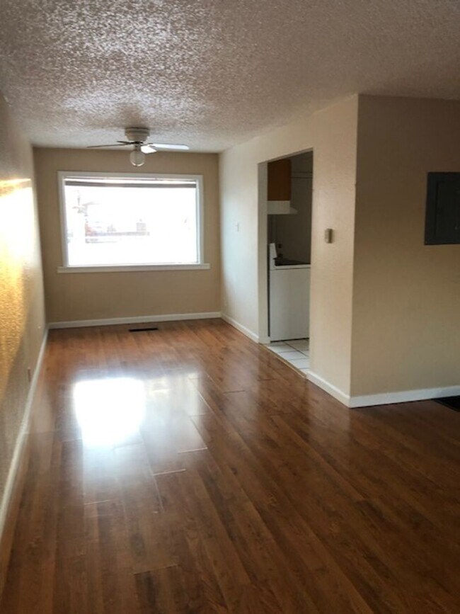 Foto del edificio - Kennicott Ave