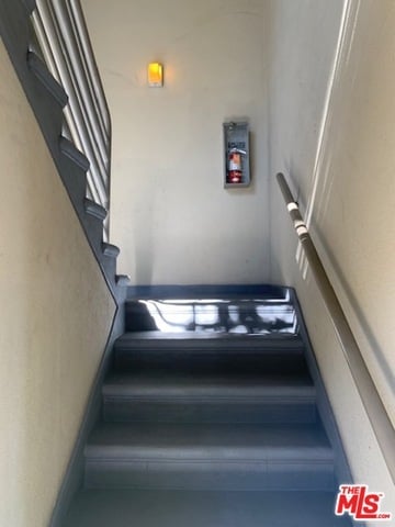 Building Photo - 1315 N Poinsettia Pl