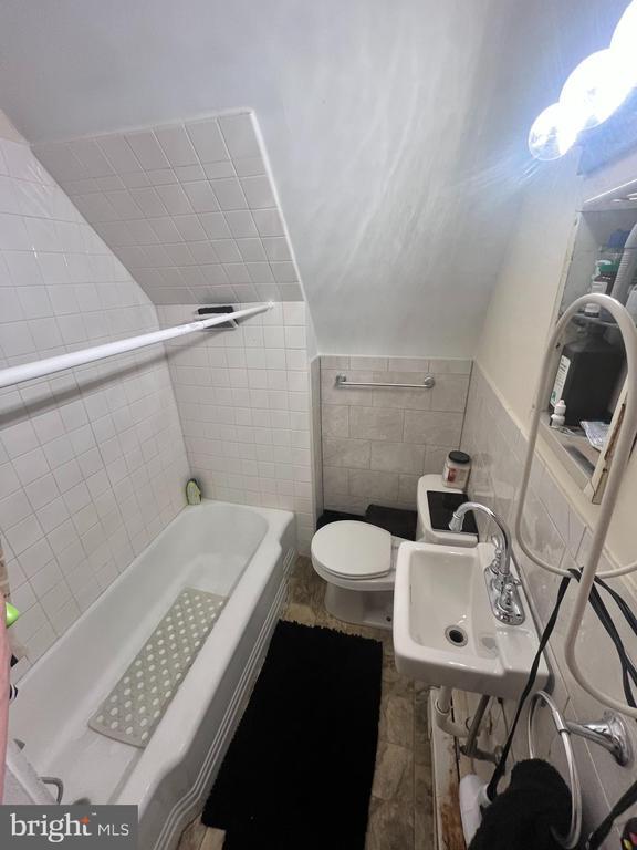 Building Photo - 541 E High St