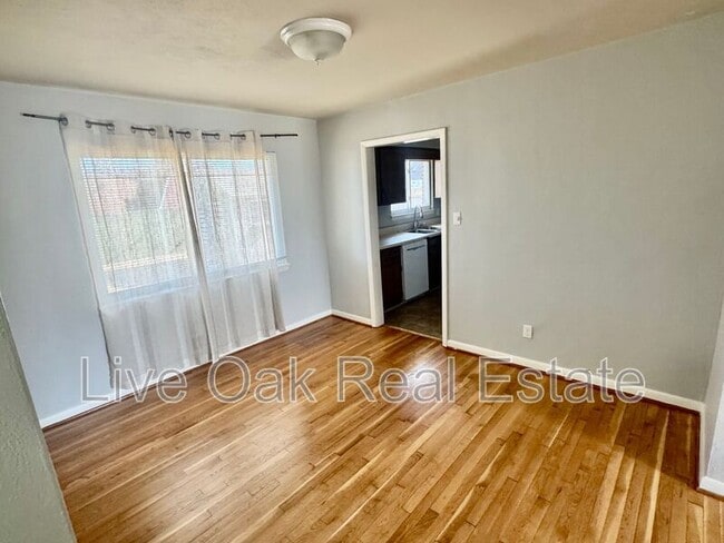 Foto del edificio - 4705 Nuttfield Ln