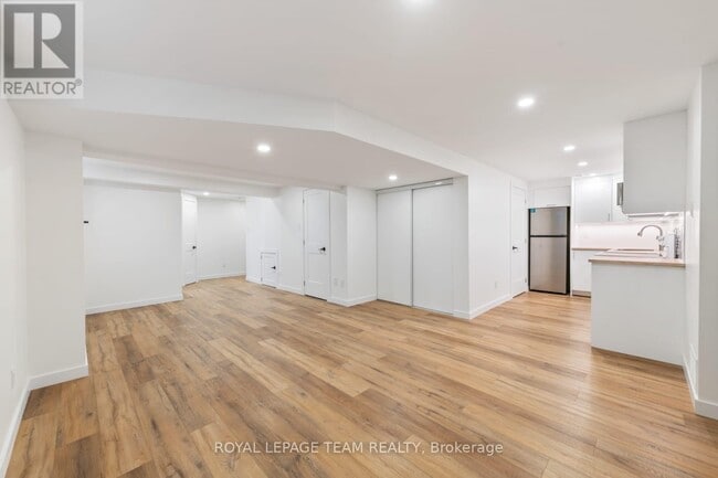 Building Photo - 329 Gallantry Way