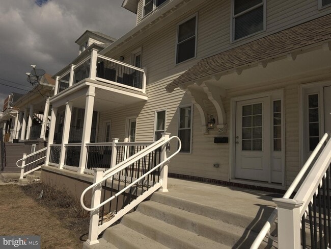 Building Photo - 29 S Weymouth Ave