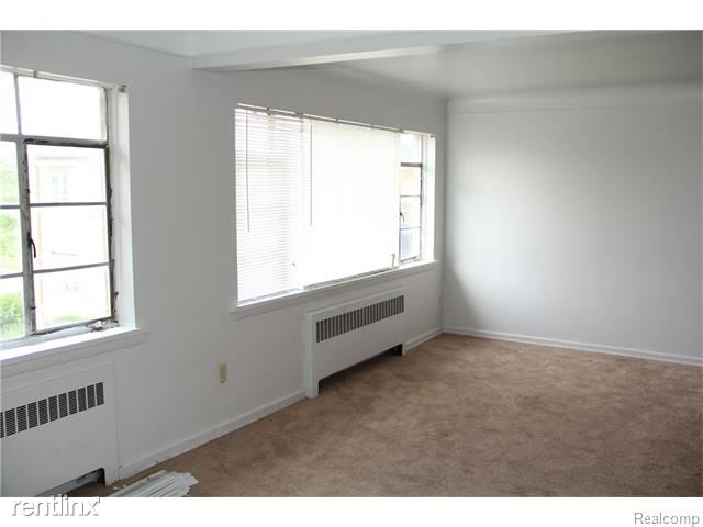 Building Photo - 5061 Lakewood St